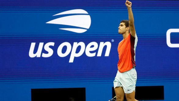 US Open. Alcaraz gana un partido histórico contra Sinner y se mete en semifinales