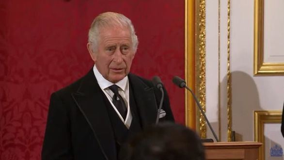 Carlos III, proclamado rey de Inglaterra