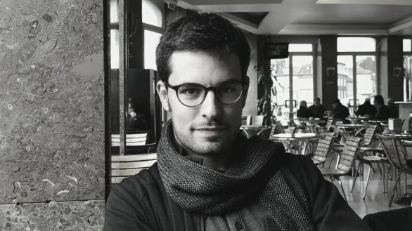 Luis Bravo presenta su nuevo libro de poemas, Las horas grises