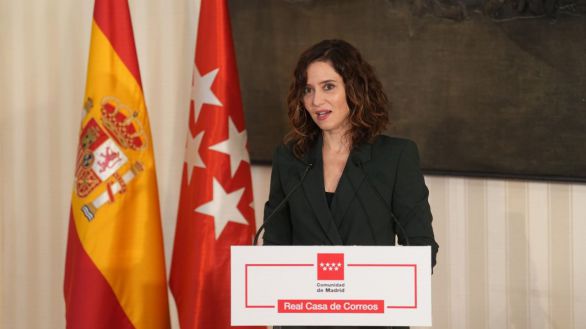 Ayuso denuncia a Sánchez por invadir competencias de Madrid y de las CCAA del PP con los nuevos impuestos