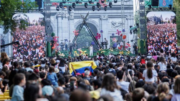 Camilo colapsa el centro de Madrid ante un público fiel y entregado