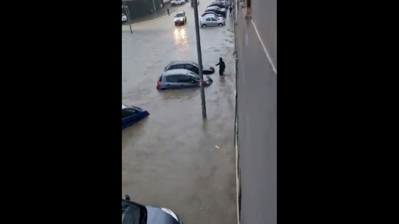 Inundaciones en la provincia de Sevilla con calles y carreteras ...