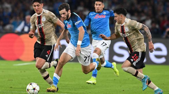 Liga de Campeones. El Nápoles también arrasa al Ajax en el Diego Armando Maradona