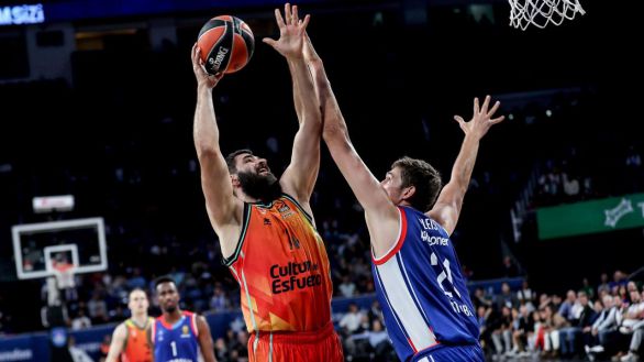 Euroliga. El Valencia Basket se estrena sorprendiendo al vigente campeón en su casa