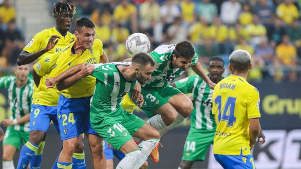LaLiga. El Cádiz también enreda al Betis