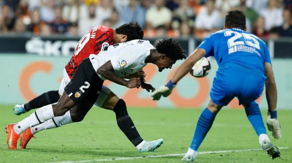 LaLiga. El Mallorca de Aguirre asalta al Valencia en Mestalla