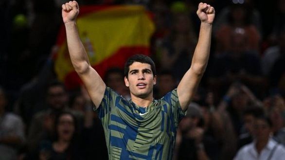 Masters París. Alcaraz inicia con victoria la defensa del número uno