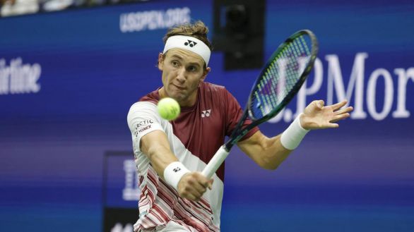 ATP Finals. Casper Ruud alza el telón con victoria sobre Auger-Aliassime