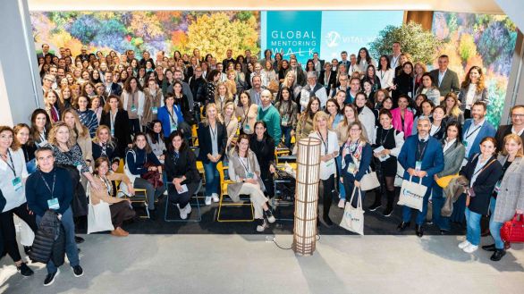 CaixaBank organiza una caminata de ‘mentoring’ para directivas en Madrid