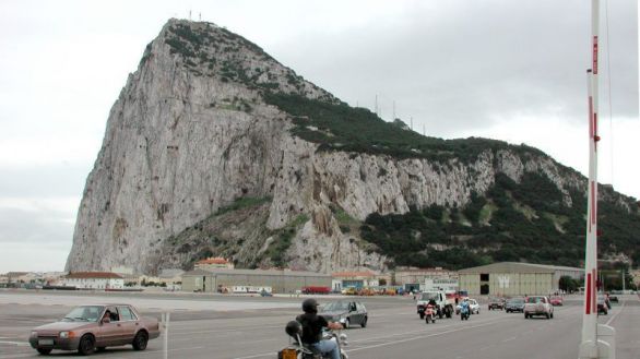 España y la UE proponen a Reino Unido eliminar la verja de Gibraltar