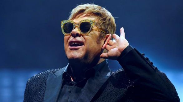Elton John ofrecerá su último concierto en Reino Unido en el festival de Glastonbury
