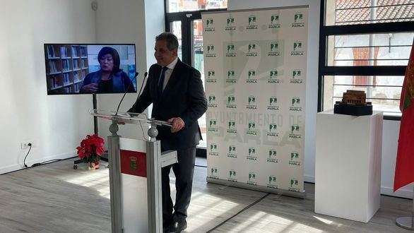 El PSOE de Parla le quita el nombre de Lope de Vega a un edificio para poner el de Almudena Grandes