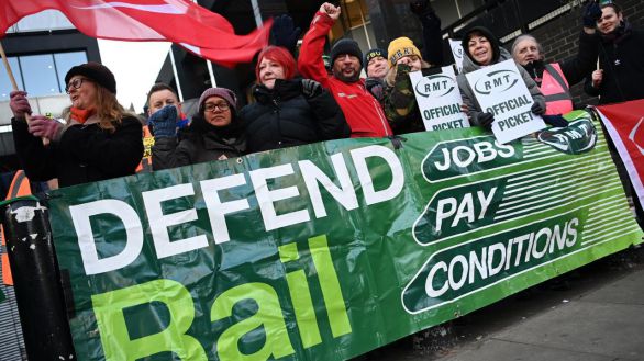 Reino Unido, en jaque por la huelga de enfermeros, transporte ferroviario o correos