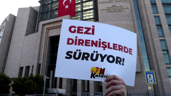 La censura de Erdogan: cadena perpetua para el líder opositor Osman Kavala