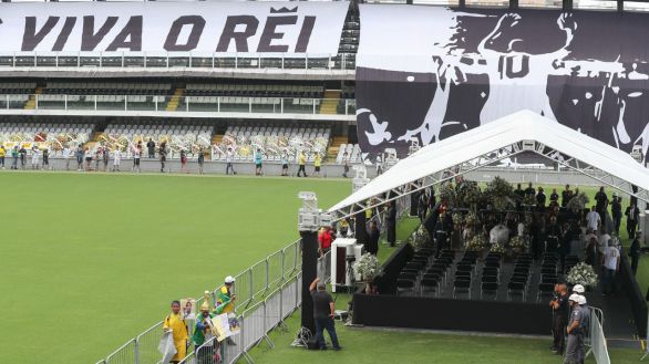 Último adiós a Pelé: 230.000 aficionados se despiden de la leyenda del fútbol