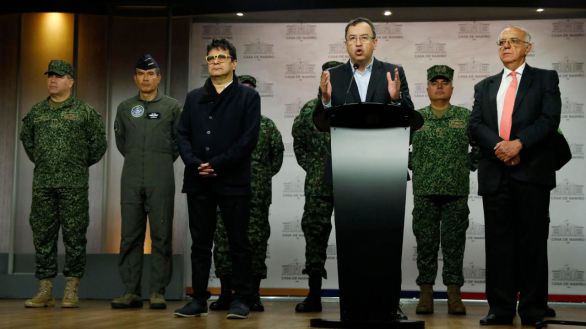 Petro suspende el decreto de cese bilateral con el ELN y le pide una tregua