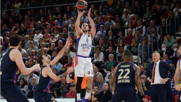 Euroliga. El Barcelona despierta demasiado tarde ante el Anadolu Efes