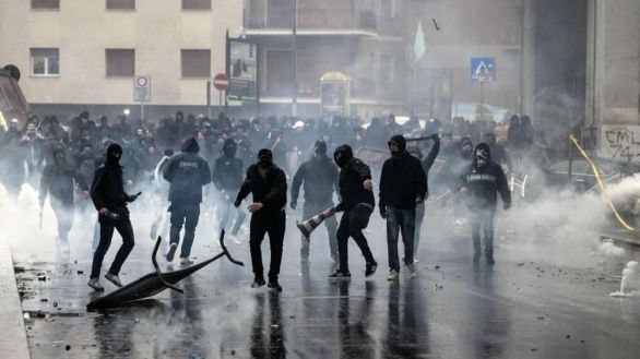 El Gobierno de Meloni investiga otra batalla entre ultras de fútbol en Italia