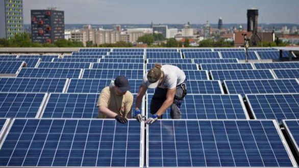 Banco Santander y Holaluz se alían para liderar la instalación de placas solares en España