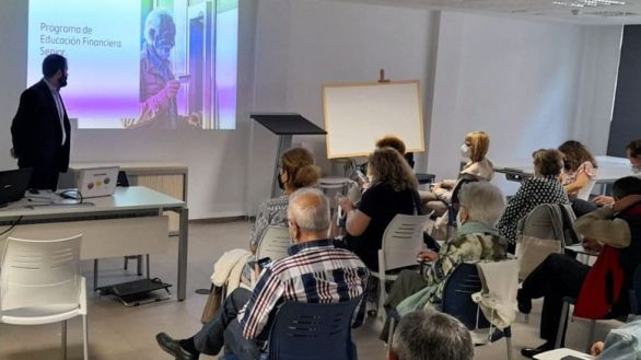 Más de 82.500 personas beneficiados de las acciones de educación financiera de Banco Santander