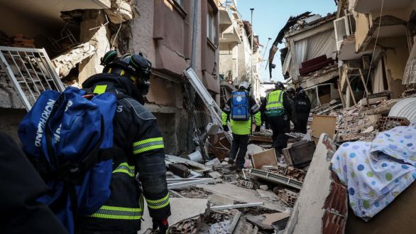 La ayuda española salva la vida de dos niños sepultados durante días en Turquía