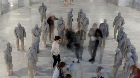 Las obras más icónicas de Juan Muñoz, en una exposición en Madrid