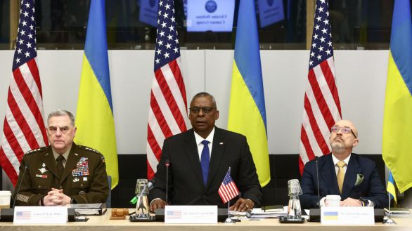 La OTAN se compromete a rearmar a Ucrania ante la ofensiva rusa