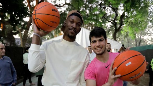 La estrella de la NBA Jimmy Butler reta a Carlos Alcaraz a tirar a canasta