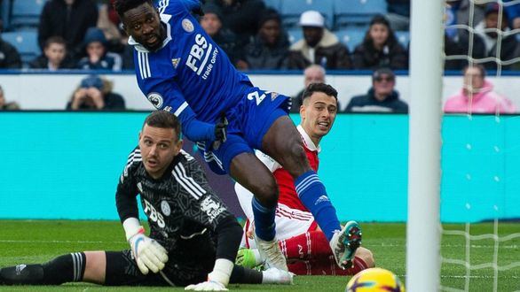 Liga inglesa. El Arsenal, más líder tras conquistar Leicester