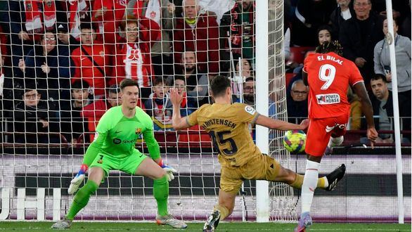 Un histórico Almería anima LaLiga: anula al Barcelona y hace un favor al Madrid