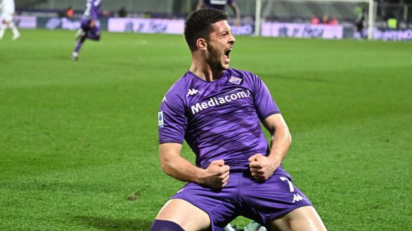 Serie A. Luka Jovic sentencia al Milan en Florencia