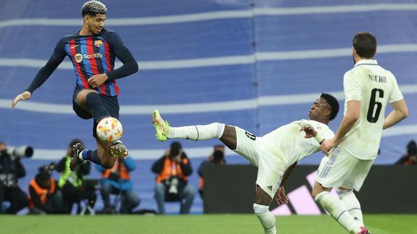 LaLiga. ¿Jugará Araujo el Barça-Madrid? Ya se conoce su sanción