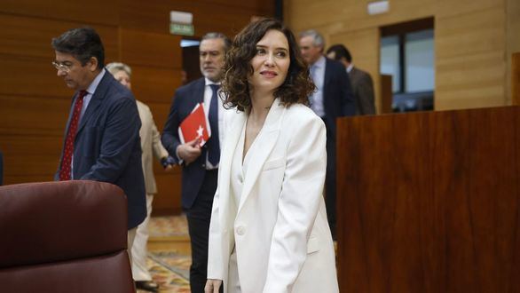 Ayuso dobla el pulso a Mónica García con la desconvocatoria de la huelga de médicos