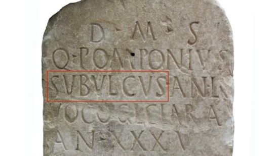 Subulcus, el nombre romano inédito inscrito en una estela funeraria hallada en Granada