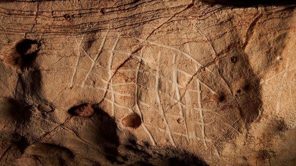 Hallado en una cueva de Tarragona un conjunto de grabados prehistóricos inéditos