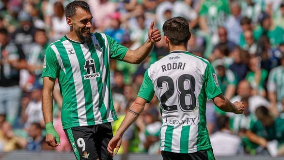 LaLiga. Borja Iglesias mantiene al Betis al acecho de los puestos Champions