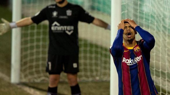 Ronald Araujo acabó el 'Clásico' ante el Madrid lesionado