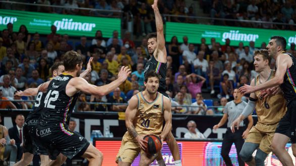 ACB. El Barcelona se lleva un vital triunfo de Tenerife en un final igualado