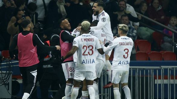 Ligue 1. El Lyon saca los colores al París Saint-Germain