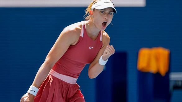 Charleston. Paula Badosa supera a una combativa Leylah y pasa a octavos