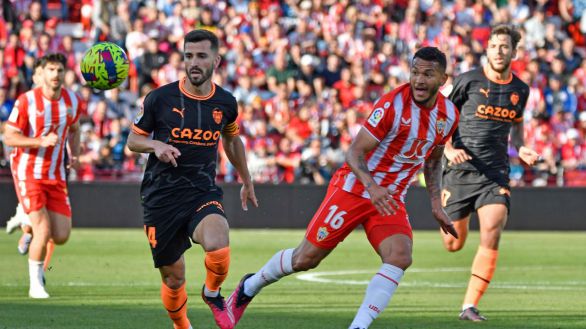 LaLiga. Histórico triunfo del Almería y debacle del Valencia
