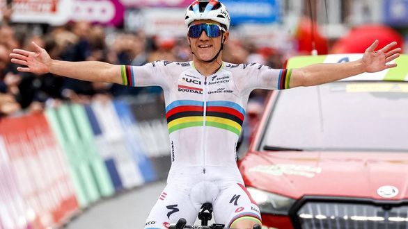 Evenepoel conquista la Lieja-Bastoña-Lieja aprovechando la ausencia de Pogacar