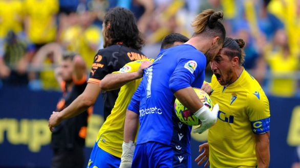 LaLiga. El Cádiz respira y devuelve al hoyo al Valencia