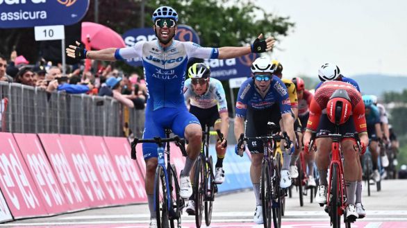 Giro 2023. Matthews culmina con victoria un esprint apoteósico