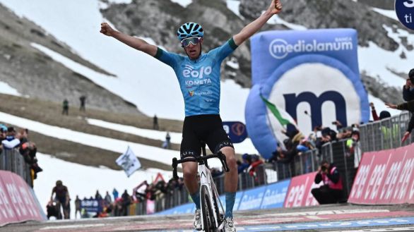 Giro 2023. Davide Bais conquista el Gran Sasso y Leknessund continúa líder