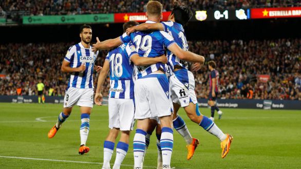 LaLiga. La Real Sociedad acaricia la Champions con un triunfo histórico en la fiesta del Barcelona