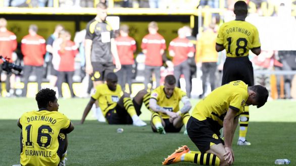 El Borussia Dortmund pierde la Bundesliga en la última jornada y su afición reacciona así