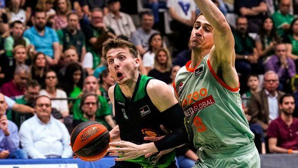 ACB. El Joventut es la pesadilla del Baskonia y el primer semifinalista