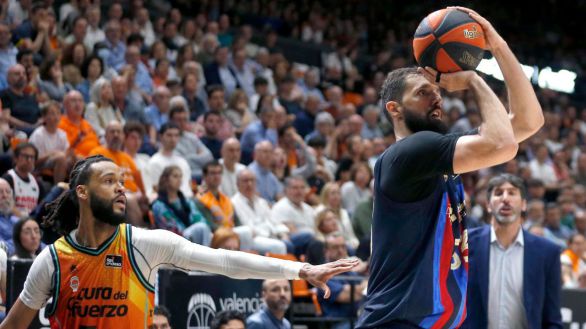 ACB. El Valencia se despeña y mete al Barcelona en semifinales