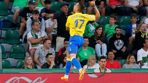 LaLiga. El Cádiz aguanta y sella su permanencia en Elche